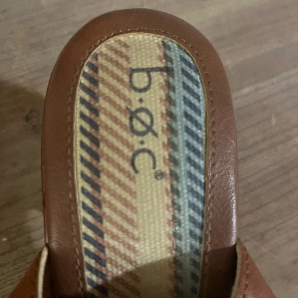 b.o.c. Tan Leather Women's Sandals‎